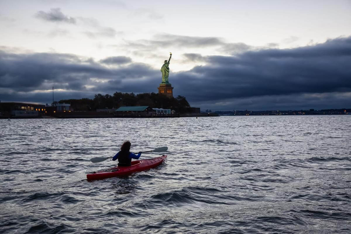 urban kayaking in NYC - Brooklyn Kayak Company